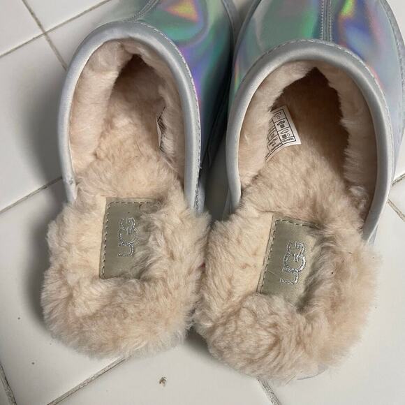 UGG Pearle Iridescent Hologram Slipper Scuff Size 5 NEW Never Worn - Picture 4 of 6